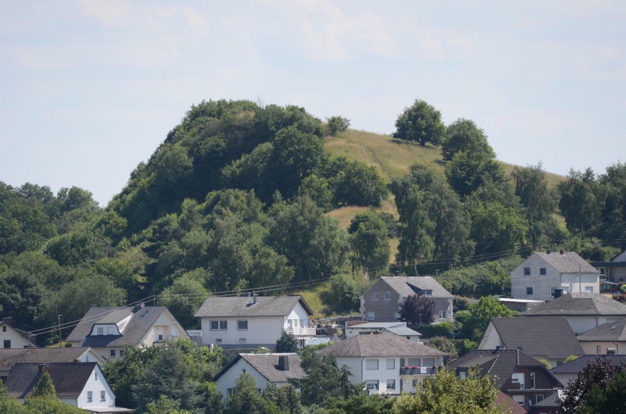 Ferienwohnung Bellerbergblick Ettringen  エクステリア 写真
