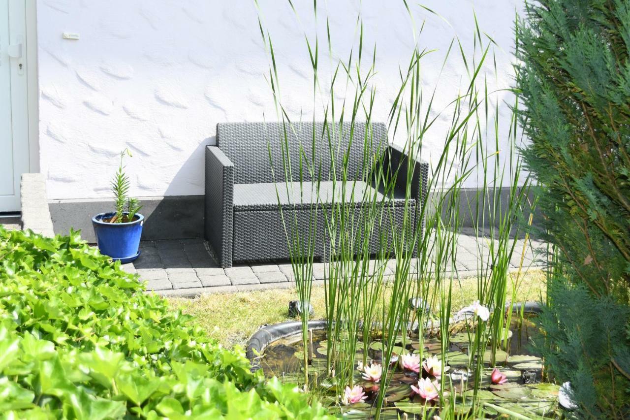 Ferienwohnung Bellerbergblick Ettringen  エクステリア 写真