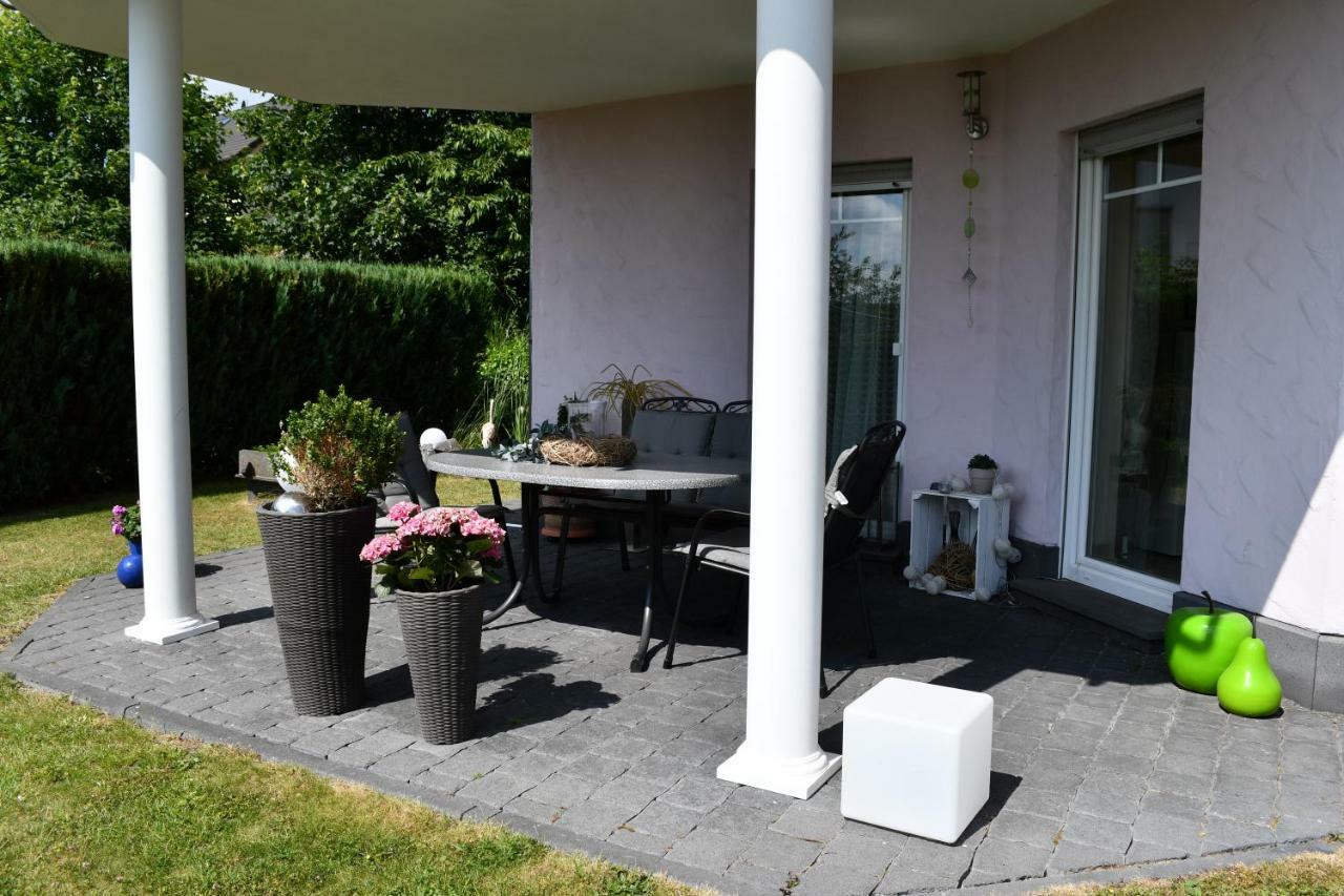 Ferienwohnung Bellerbergblick Ettringen  エクステリア 写真