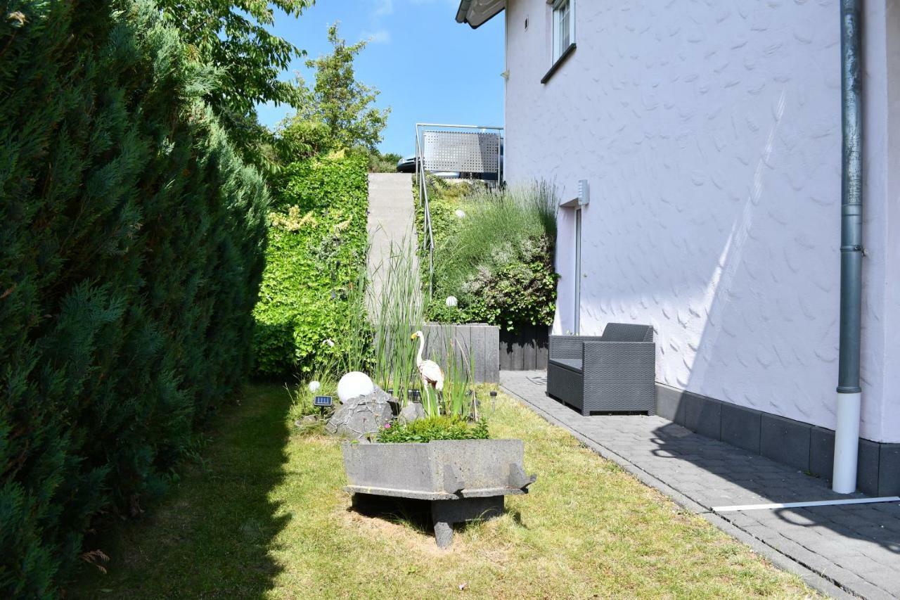 Ferienwohnung Bellerbergblick Ettringen  エクステリア 写真