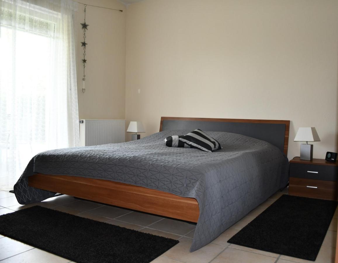 Ferienwohnung Bellerbergblick Ettringen  エクステリア 写真