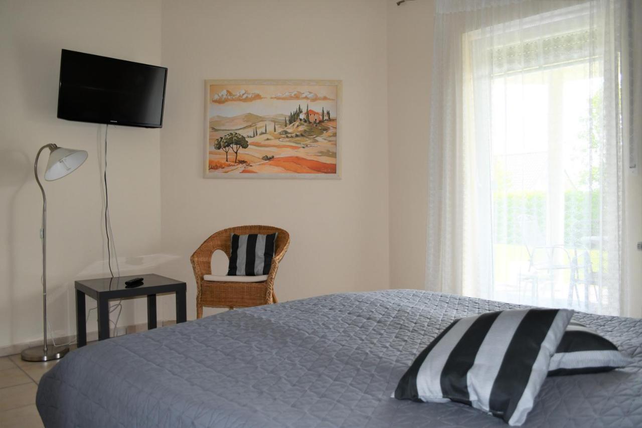 Ferienwohnung Bellerbergblick Ettringen  エクステリア 写真